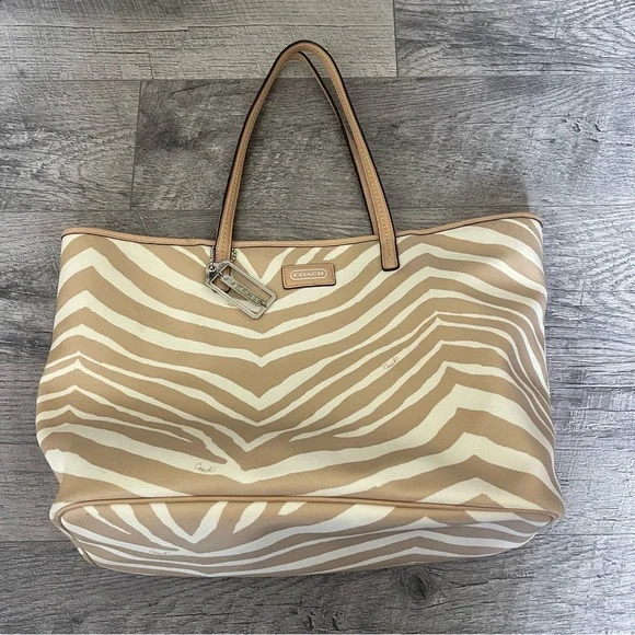 Coach zebra tote shop
